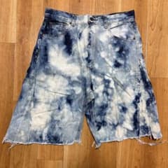 ブリーチ加工 リメイクデニムショートパンツのサムネイル