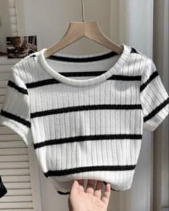 shein ボーダー 半袖ニット クロップド丈 /ブラック&ホワイト♡のサムネイル