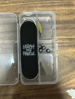 LEFLAH leflah 限定スケボーキーホルダー 指スケのサムネイル