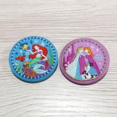 Disney□刺繍缶バッジ×2□アリエル アナ雪 第2弾 - メルカリ