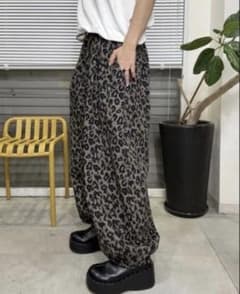しまむら　おなつさん　レオパード柄カーブパンツ　Sサイズ　新品未使用タグ付きのサムネイル