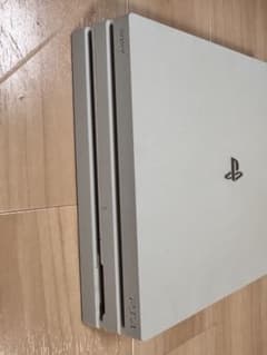 【PS4pro】本体のみ　ジャンク品のサムネイル