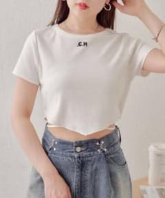 【chico】ロゴ刺繍ショート丈半袖Tシャツのサムネイル