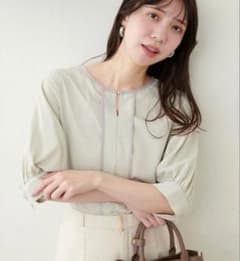 か*ん様 natural couture メタルホック付き配色6分袖ブラウスのサムネイル