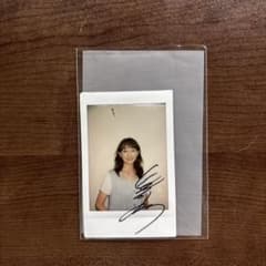 花總まりサイン入りポラロイド写真のサムネイル