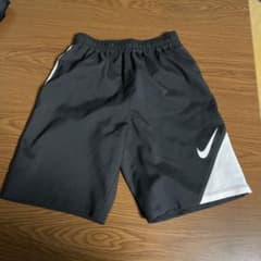 NIKE短パン130センチのサムネイル