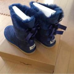 UGGクラシックショート ベイリーボゥのサムネイル