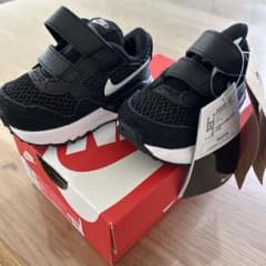 Nike ベビーシューズ ブラック/ホワイト サイズ4のサムネイル