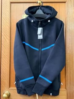 【L/新品/ 定価2.2万円/送料無料】黒 ジップアップ メンズパーカー 防寒のサムネイル