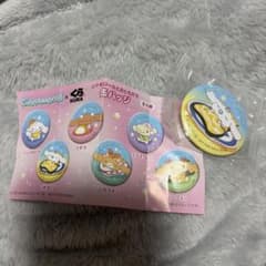 くら寿司　シナモンロール缶バッジ　ミルクのサムネイル