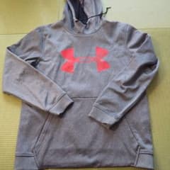 UNDER ARMOUR パーカー Mサイズのサムネイル