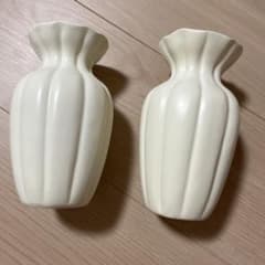 白い花瓶　マット素材のサムネイル