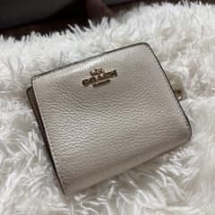 COACH ベージュ 二つ折り財布のサムネイル