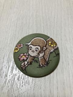 おさるのジョージ　刺繍缶バッジのサムネイル