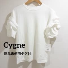新品未使用タグ付　Cygne フラワートップス Floriane ホワイト F 新品未使用タグ付 Cygne フラワートップス Floriane ホワイト F - メルカリ