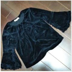 キッズ　チュニック　黒　ベロア　フレア袖　女の子　トップス　110