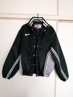 NIKEのサムネイル