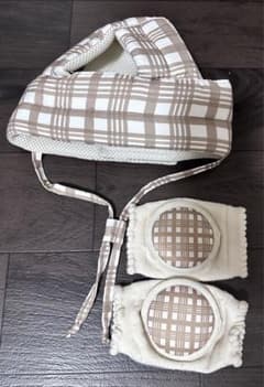 ベビー用ヘルメットと膝パッドセットのサムネイル