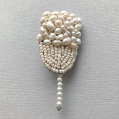 (469)ビーズ刺繍ブローチ　北欧風花のサムネイル