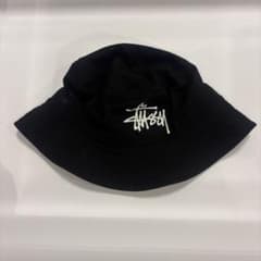 Stussy バケットハット ブラック 刺繍ロゴのサムネイル