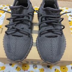 Yeezy Boost 350 V2 Cinderのサムネイル