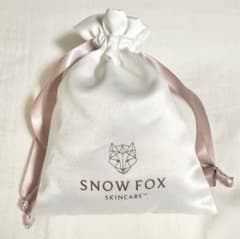 【新品未使用】FOXSKINCAREハートブラシ 高級木製ブラシ巾着付き 新品未使用】SNOWFOXSKINCAREハートブラシ 高級木製ブラシ巾着付き