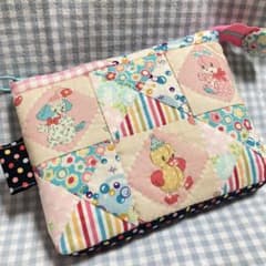メリーボンボン ハンドメイド　パッチワーク　ファスナーポーチ　レトロアニマルのサムネイル