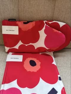 【新品】marimekko オーブンミット 鍋敷きセットのサムネイル