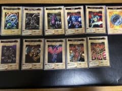 バンダイ　遊戯王　レッドアイズ　ブルーアイズのサムネイル