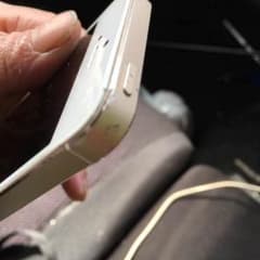 au iPhone5s 32㎇ 色人気のゴールドのサムネイル