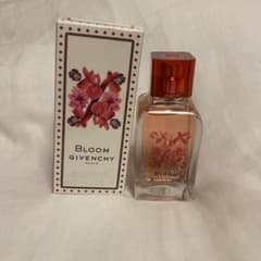 GIVENCHY ブルームオーデトワレ 香水のサムネイル