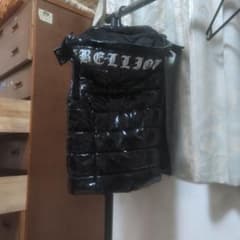 アダムスジャグラー ダウンベスト 黒 ヤリラフィ 値下げ交渉