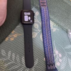 Apple Watch se 第二世代黒 シリコンバンドのサムネイル