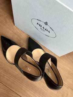 PRADA ゴムストラップ　パテントレザー　パンプス PRADA パテントレザー パンプス ブラック 38 - メルカリ