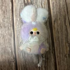 ウサギの耳付きぬいぐるみのサムネイル