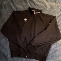 adidas トラックジャケットのサムネイル