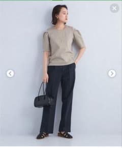 ベージュ パフスリーブ Tシャツ 半袖のサムネイル