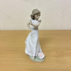 Lladro 陶器製少女像 ピンクの花付き - メルカリ