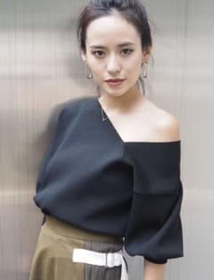 MURUA ムルーア　トップスのサムネイル