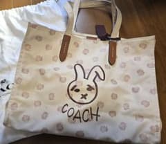 け*ち様 COACH うさぎと花柄 トートーバッグのサムネイル