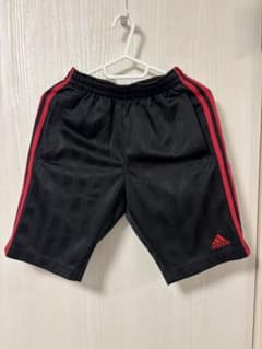 adidas ハーフパンツ ブラック×レッド 150cmのサムネイル