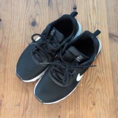 Nike AIR ブラック スニーカー 5Y 23,5ｃｍのサムネイル