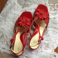 赤いお花のサンダル★★★のサムネイル