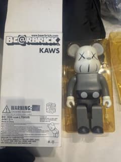 本物 正規品 bearbrick KAWS ベアブリック カウズ 400% - メルカリ