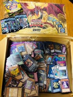 遊戯王 引退 大量 希少プレイマット付きのサムネイル