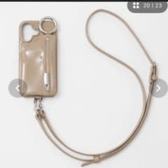 ajew iPhone 17パテントベージュケース ほぼ未使用 - メルカリ