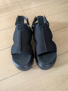 UGG 厚底サンダル ブラック