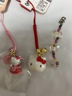 新品　未使用品　(3点セット) チャーム　根付け　ストラップ　鈴　ハローキティのサムネイル