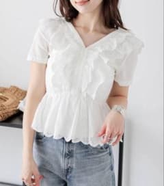 AMELY コットンレース ペプラムブラウスのサムネイル