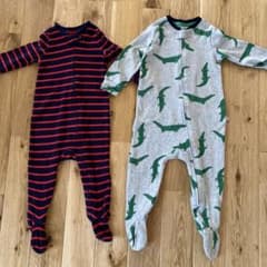 かふぇさん専用【9〜12ヶ月】ベビーギャップ　長袖　足つき　ロンパースのサムネイル